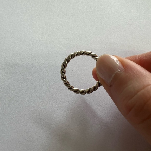 Pandora Intertwined Twist Rope Ring - Picture 4 of 12